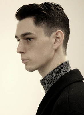 刈り上げセンターパートサーフカールフェザーパーママレットヘア