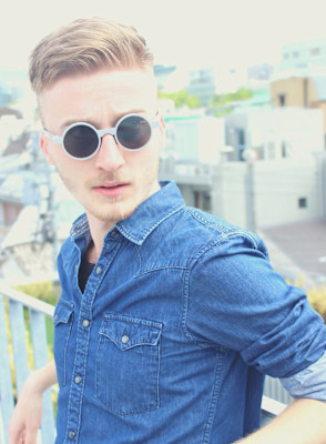 刈り上げセンターパートサーフカールフェザーパーママレットヘア