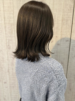 外ハネミディアムヘア