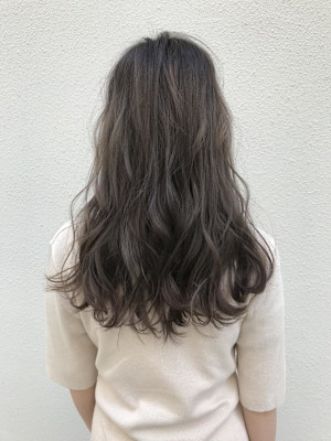 オリーブベージュ