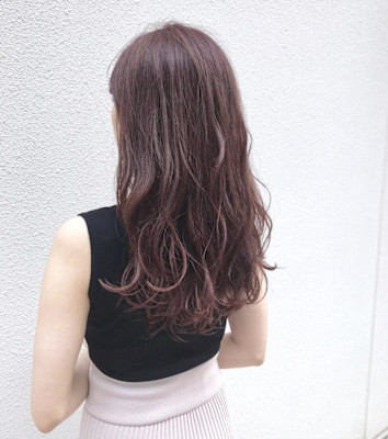 ピンクベージュ