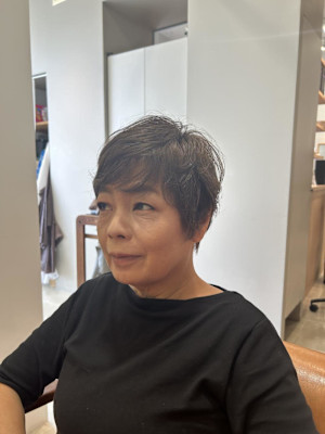 ダークベージュ