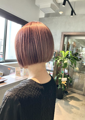 ダブルカラー/前下がりボブ