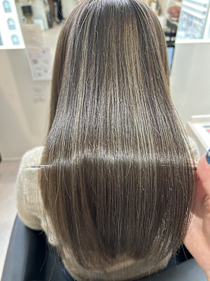 髪質改善専門サロンEmuest×スタイル