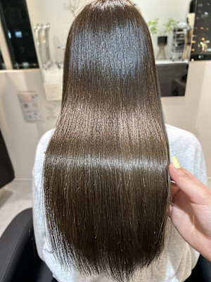 髪質改善専門サロンEmuest×スタイル