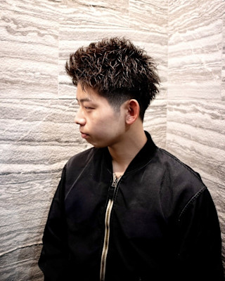 軽やかさと立体感/無造作ショートスタイル