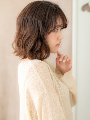 大人かわいい切りっぱなし小顔ゆるふわミディアム20代30代