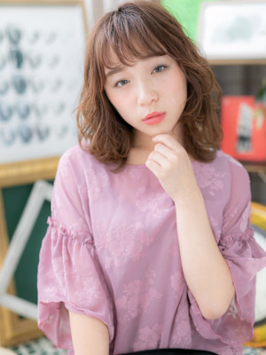 バレイヤージュ外国人風小顔外ハネミディ　マレットヘア