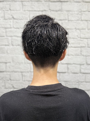 耳掛け無造作アップバングショート