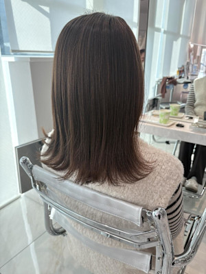 暗めグレージュ