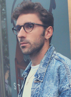 刈り上げセンターパートサーフカールフェザーパーママレットヘア