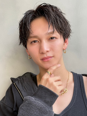 コンマバングセンターパート/ソフトツイストパーマ