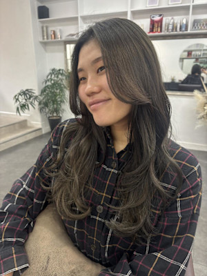 オリーブベージュ/ベージュカラー/透明感カラー/アッシュ