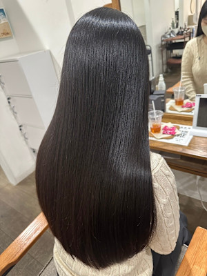 【酸性ストレート】湿度に負けないストレートヘア