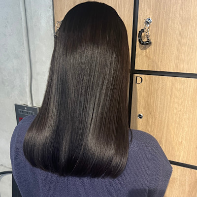 【酸性ストレート】ダークトーンのカラーとの相性の良い艶髪