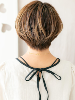 ヘーゼルブラウンハイライトマッシュショートボブ20代30代