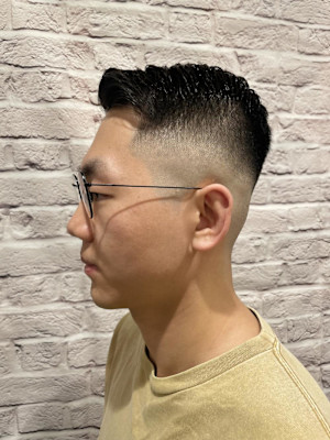 スキンフェードサイドパート