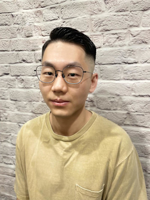 スキンフェードサイドパート