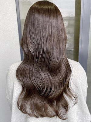 グレーブラウン/ハイレイヤーカット/シンメトリー