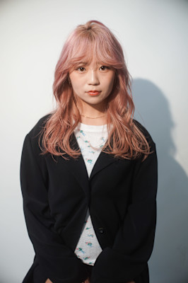 ピンクベージュ