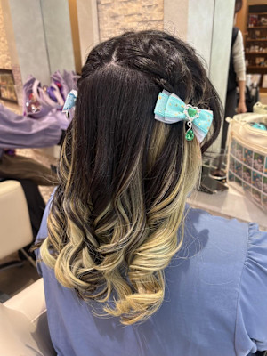 推し活にピッタリ☆編み込みハーフツインスタイル