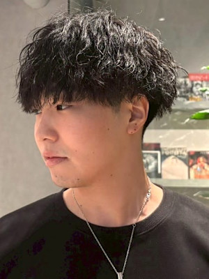 ツイストスパイラルパーマ 束感 黒髪 マッシュショート