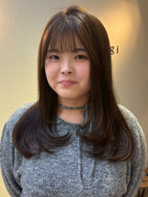 レイヤーカット アッシュベージュカラー 透明感カラー 20代