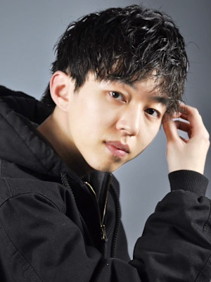 無造作ウェーブの大人センターパート