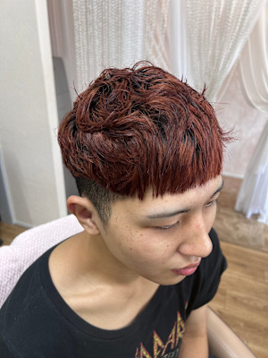 メンズ/赤みカラーのクロップショートスタイル