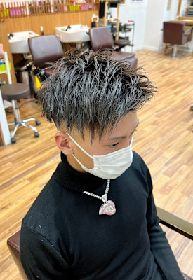 アップバングスキンフェードカット