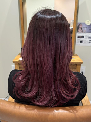 ボルドーカラー、グラデーションでデザインカラー