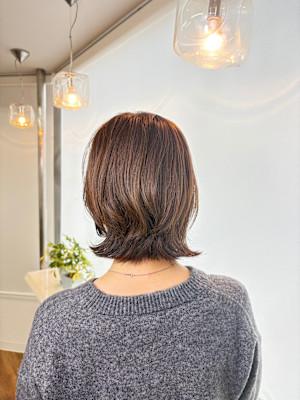 レイヤーでつくる軽やかくびれシルエット