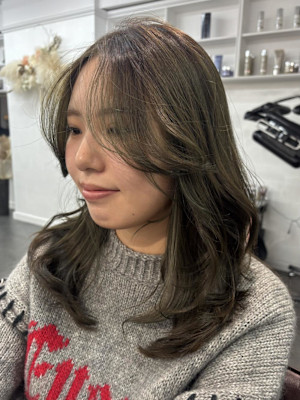 オリーブベージュ/ベージュカラー/透明感カラー/アッシュ