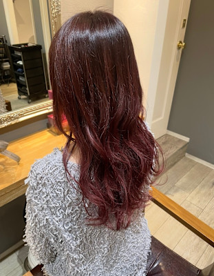 ロング　ワインレッドブラウン　ナチュラルカール