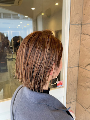 ショートボブ　ハイライト　オレンジブラウン