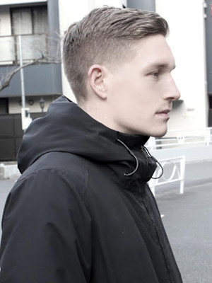 刈り上げセンターパートサーフカール波巻きツイストスパイラル