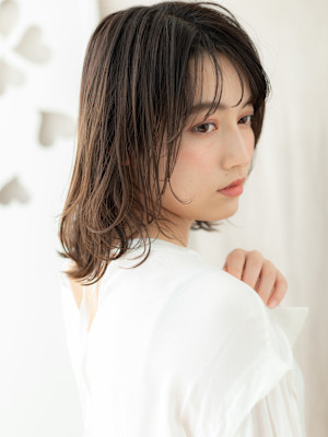 ゆるふわミディアムレイヤーカット小顔ウェットヘア30代40代