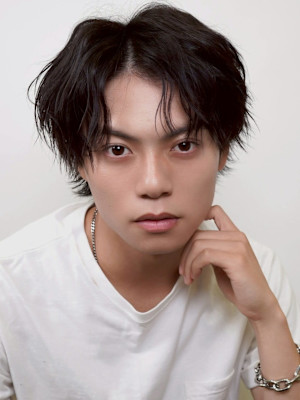 メンズカット×センターパート×ニュアンスパーマ