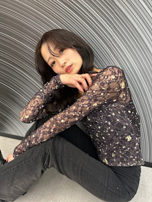 顔まわりレイヤー　暗髪透明感カラー