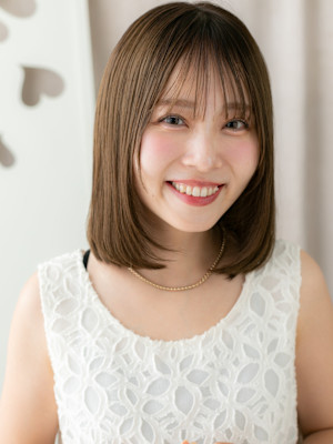 小顔姫カット前下がりミディアムレイヤースタイル20代30代