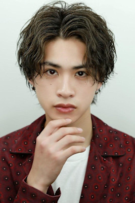 波巻き　センターパートウルフ