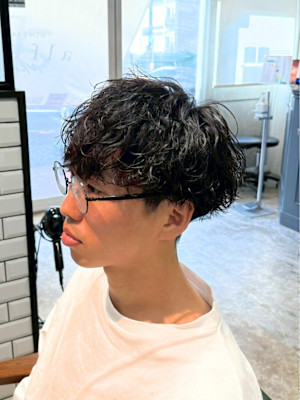 波巻きツイストスパイラル　ツーブロック　刈り上げ