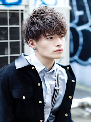 癖毛パーマで魅せる【刈り上げマッシュ】