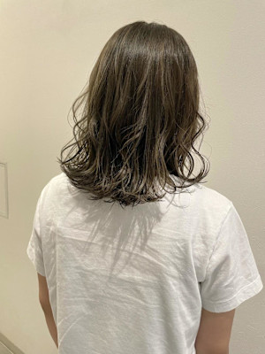 オリーブベージュ