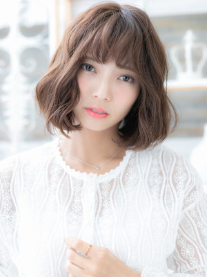 くせ毛風斜めバングくすみカラー小顔大人ボブ　プードルボブ