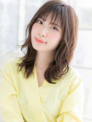 アッシュブラウンくせ毛風ミディアムレイヤー　リタッチカラー