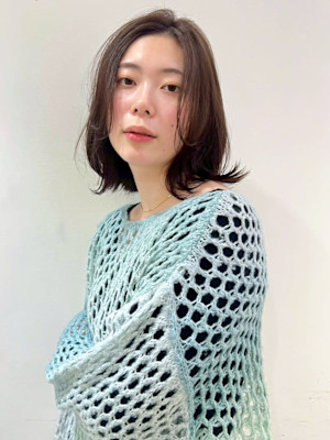 グレージュカラー ミディアムレイヤー ワンレン 外ハネ