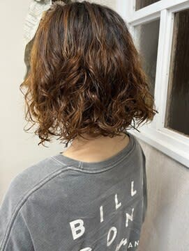 ショート パーマ ナチュラルベージュ ハイライト 30代