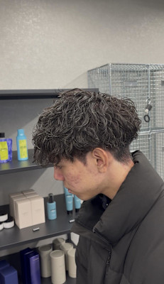  “強めカール × タイトサイド”で洒落感アップ