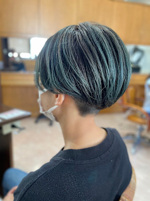 刈り上げ女子/ハンサムショート/ハイライトカラー